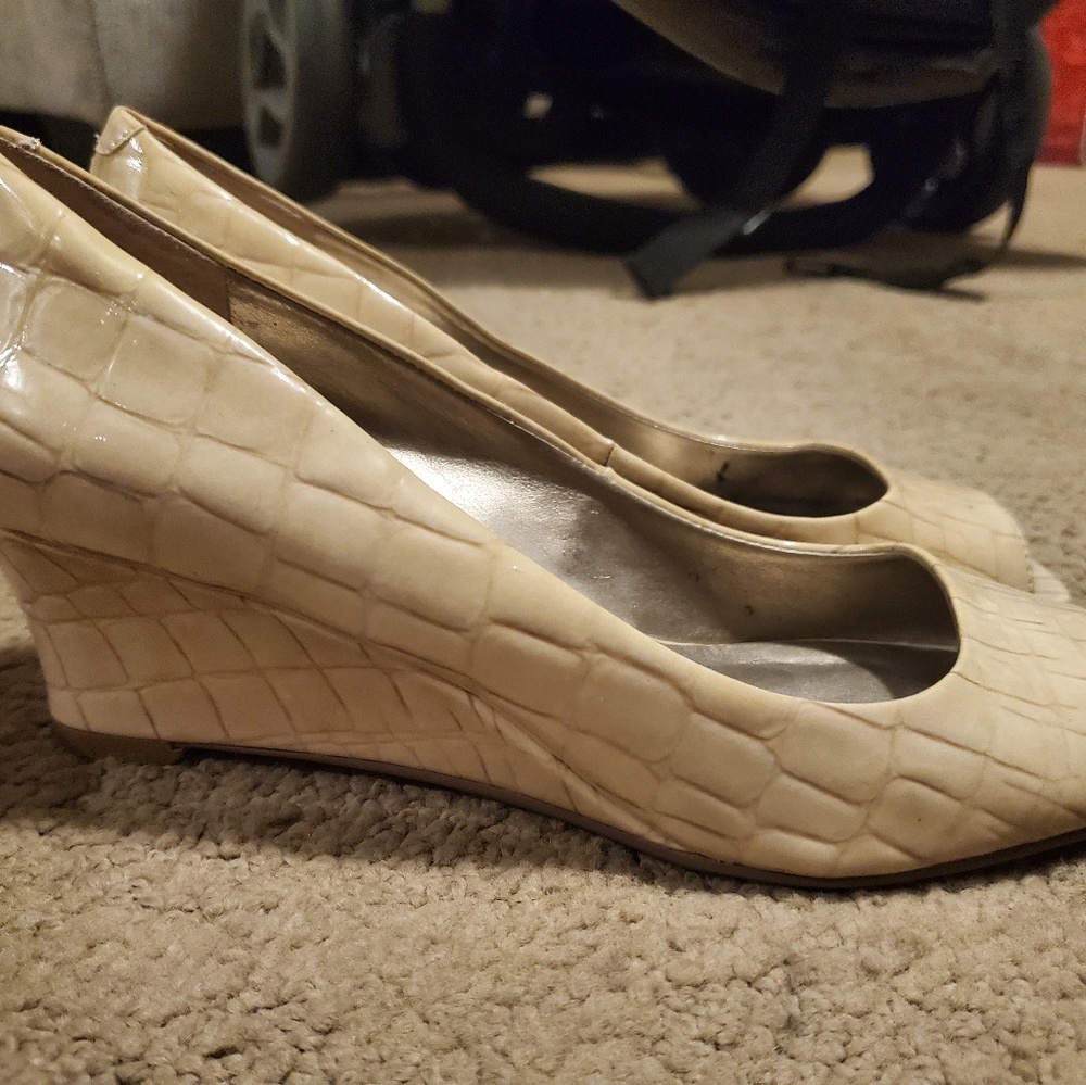 Bandolino wedges